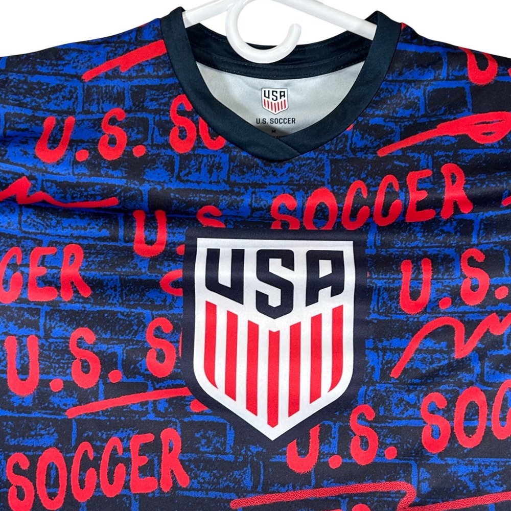US Soccer Jersey Mens Medium Blue Red All Over Print Crest Short Sleeve New